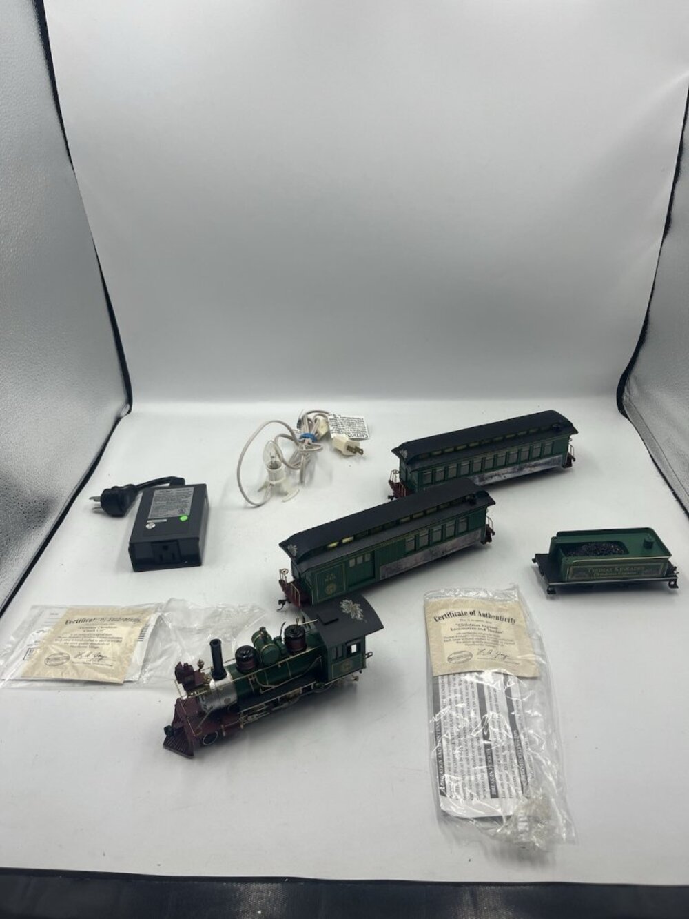 Thomas Kinkade Christmas Express Hawthorne Village Train Set HO Scale ✅